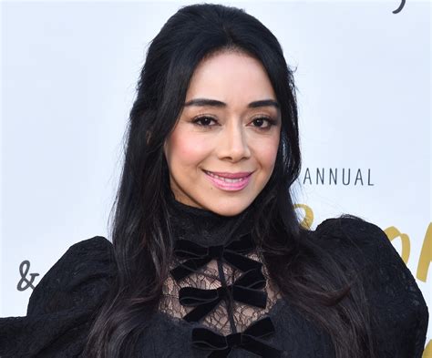 Lucifer Star Aimee Garcia Shares Swimsuit Photo。